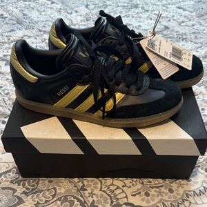 Boys/Girls Adidas Messi Black and Gold Sneakers